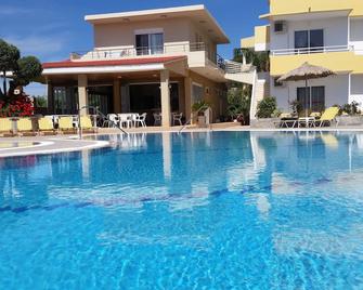 Summer Days - Faliraki - Pool