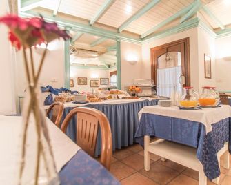 Hotel Terranova - أولبيا - مطعم