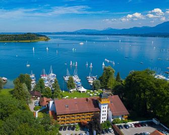 Yachthotel Chiemsee - Prien am Chiemsee - Outdoor view