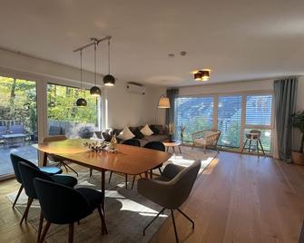 Liboria I Stylisches Haus I Sauna I Wellness - Starnberg - Essbereich