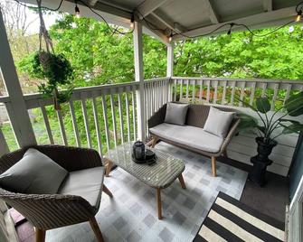 Cozy apartment right in Downtown Downers Grove - Downers Grove - Balcony