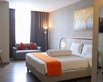 Front One Gosyen Hotel Salatiga - Salatiga - Ložnice