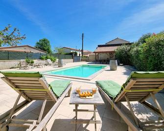 Printemps - Olonzac - Piscina