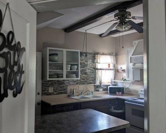 Relax at the Lakeview Beach this summer! - Lorain - Cocina