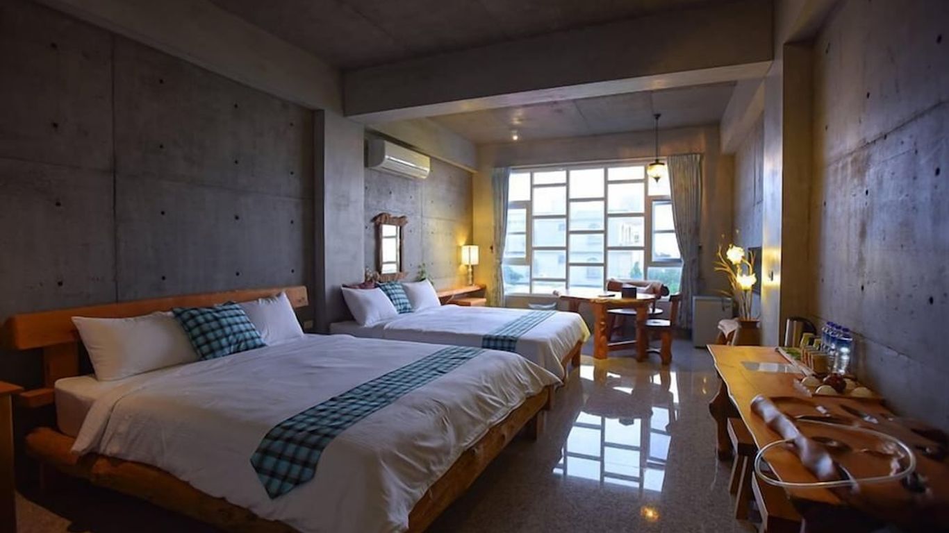 ووتر ريفليكشنز آت إيز