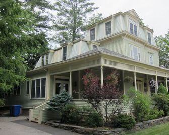 Huge Luxe Williamstown Updated Victorian, All Ensuite Baths, Walk to Spring St! - Williamstown - Building