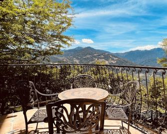 Sheep Village Country Homestay - Ren-ai Township - Балкон
