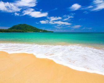 Naiyang Discovery Beach Resort SHA - Sakhu - חוף