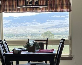 Enjoy this beautiful home, built in 2021, to experience Montana at its finest! - Whitehall - Dining room
