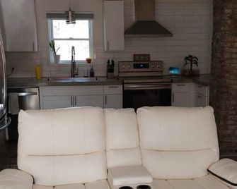 U.S. Open Charming 2-bedroom house with AC, WiFi in pleasant Oakmont - Oakmont - Cocina