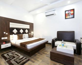 Oyo 11632 Hotel Stay Inn Classic - Bathinda - Habitación