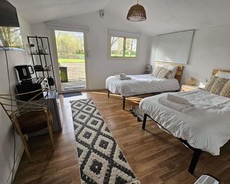 Willow by Paymán Club - Royston - Bedroom