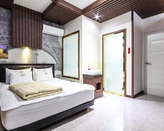 Hotel Pop Jinju - Jinju - Habitación