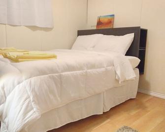Toronto vacation home in North York with free parking - Toronto - Bedroom