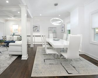 Greenwich Proper Brand New Home - 5 minutes to town and train - Must See!!! - Greenwich - Dining room