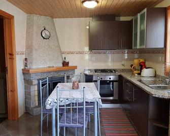 Quinta do Sobreiral (House of Cedars) 4 people - Sever do Vouga - Cocina