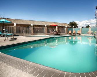 Antlers Inn - Vernal - Piscina