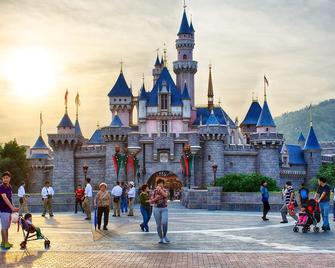 Disneyland Home - Less than 3 miles away! - Fullerton