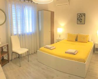 Dragan's Den - Double Room with Private Bathroom - Korčula - Ložnice