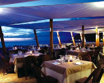 Le Mandrelle Beach Resort - Amantea - Restaurante
