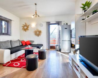 Stunning Home In Gornje Stative - Karlovac - Wohnzimmer