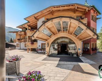 Hotiday Room Collection - Campiglio Pradalago - Madonna di Campiglio - Clădire