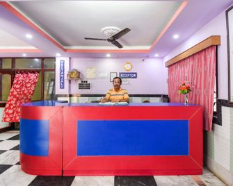 Hotel O Geetanjali- Dekuxe - Kānchrāpāra - Front desk