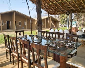 Virsaa - The Captain's Mud Retreat - Mandi Gobindgarh - Restaurant