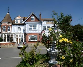 Seabrook House - Hythe - Building