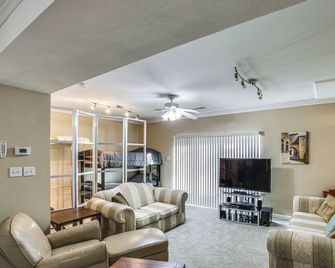 St Ann Townhome Less Than 1 Mi to International Airport! - Edmundson - Salon