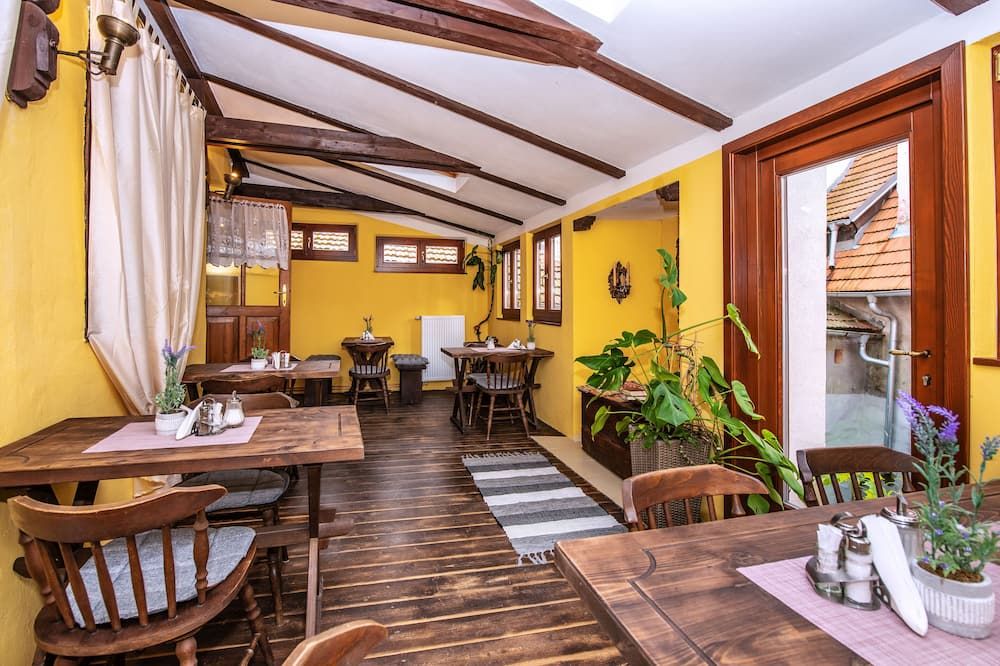 Ubytování U Bílé Paní - צ'סקי קרומלוב - מסעדה