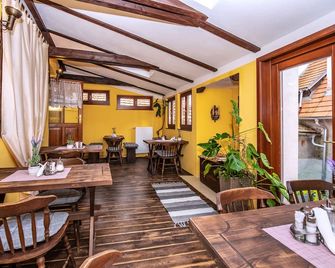 روديني أبيتوفاني يو بيلي باني - سسكي كروملوف - مطعم