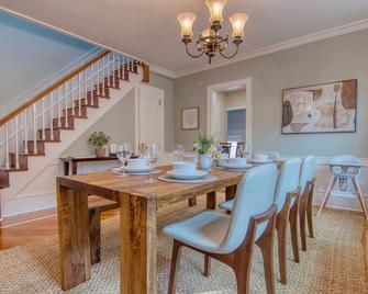 4 bedroom, 2 bath, King Beds, Outdoor Space, Grill, Parking, Near Prospect Park - Brooklyn