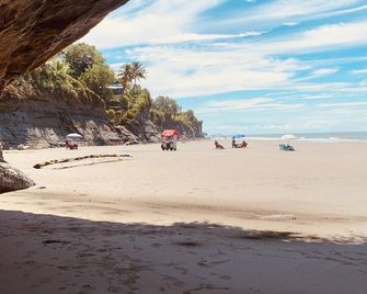 Wira Pora Hostal - Buenaventura - Strand
