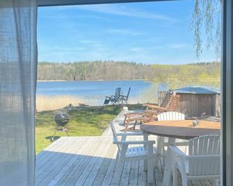 Unique Island Escape on Lake Roxen with Stunning Panorama Views, boat included - Linköping - Balcón