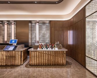 Crystal Orange Shenzhen Luohu Port International Trade Hotel - Shenzhen - Front desk