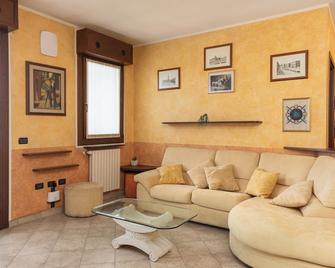 Ganden's Flat - Modena - Sala de estar