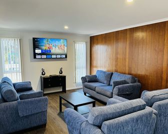 Clare Valley Motel - Clare - Living room