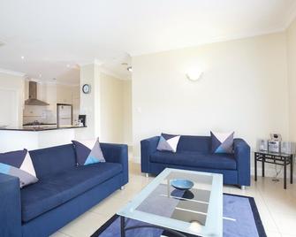 Mid City Motel - מאונט גמבייר - סלון