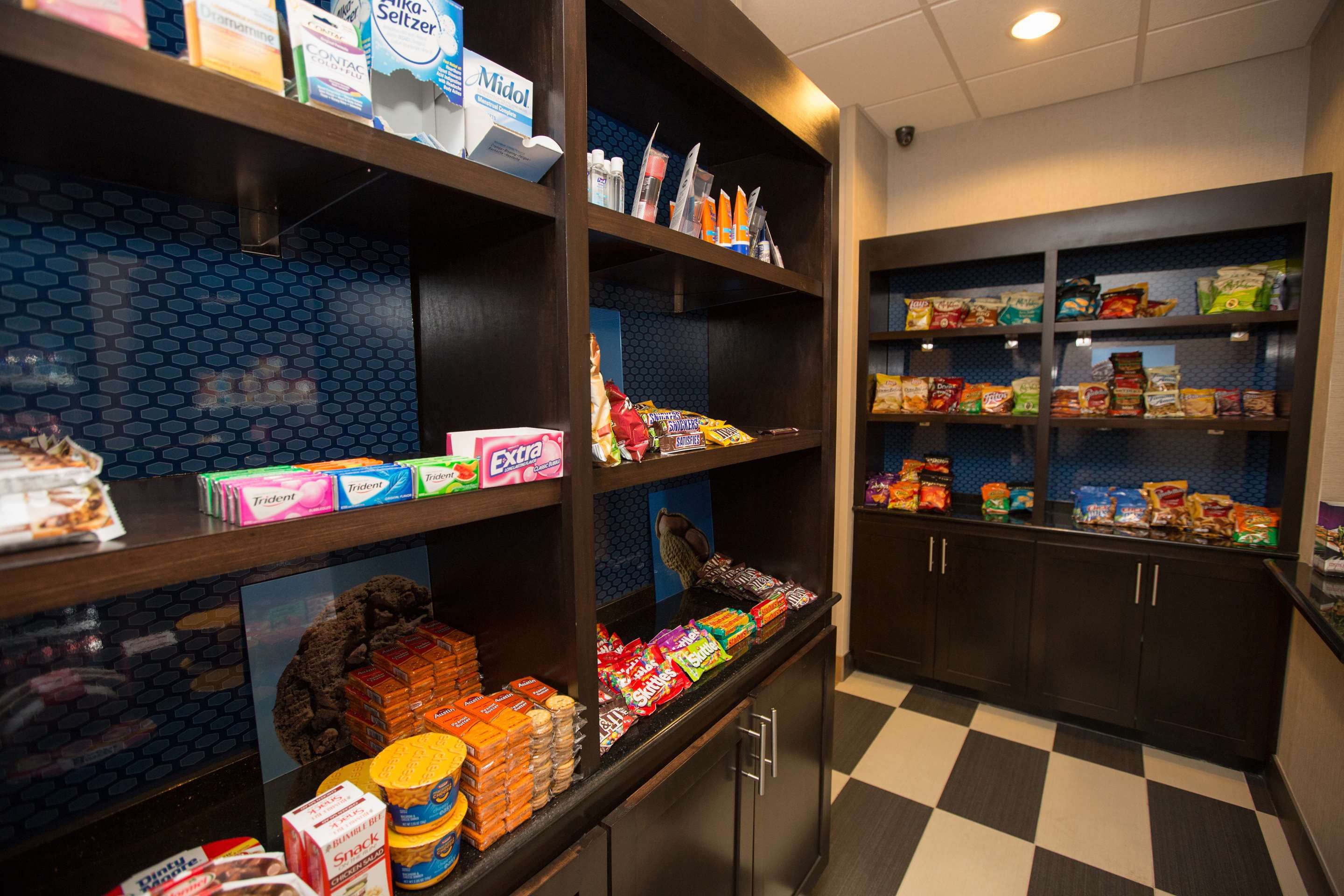 Shop view of Hampton Inn & Suites Oklahoma City Airport