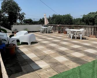 F2 apartment with balcony, terrace and barbecue Located on the 1st floor - Almancil - Patio
