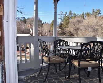 The “historic” Burdette House - Est. 1891 - Hot Springs - Balkón