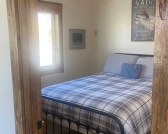 Fresh Powder for your Spring Break Adventures! Trailer Parking Available - South Fork - Bedroom