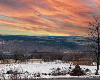 Charming Cottage Retreat Near Skaneateles with Stunning Otisco Lake Views - Skaneateles - Außenansicht