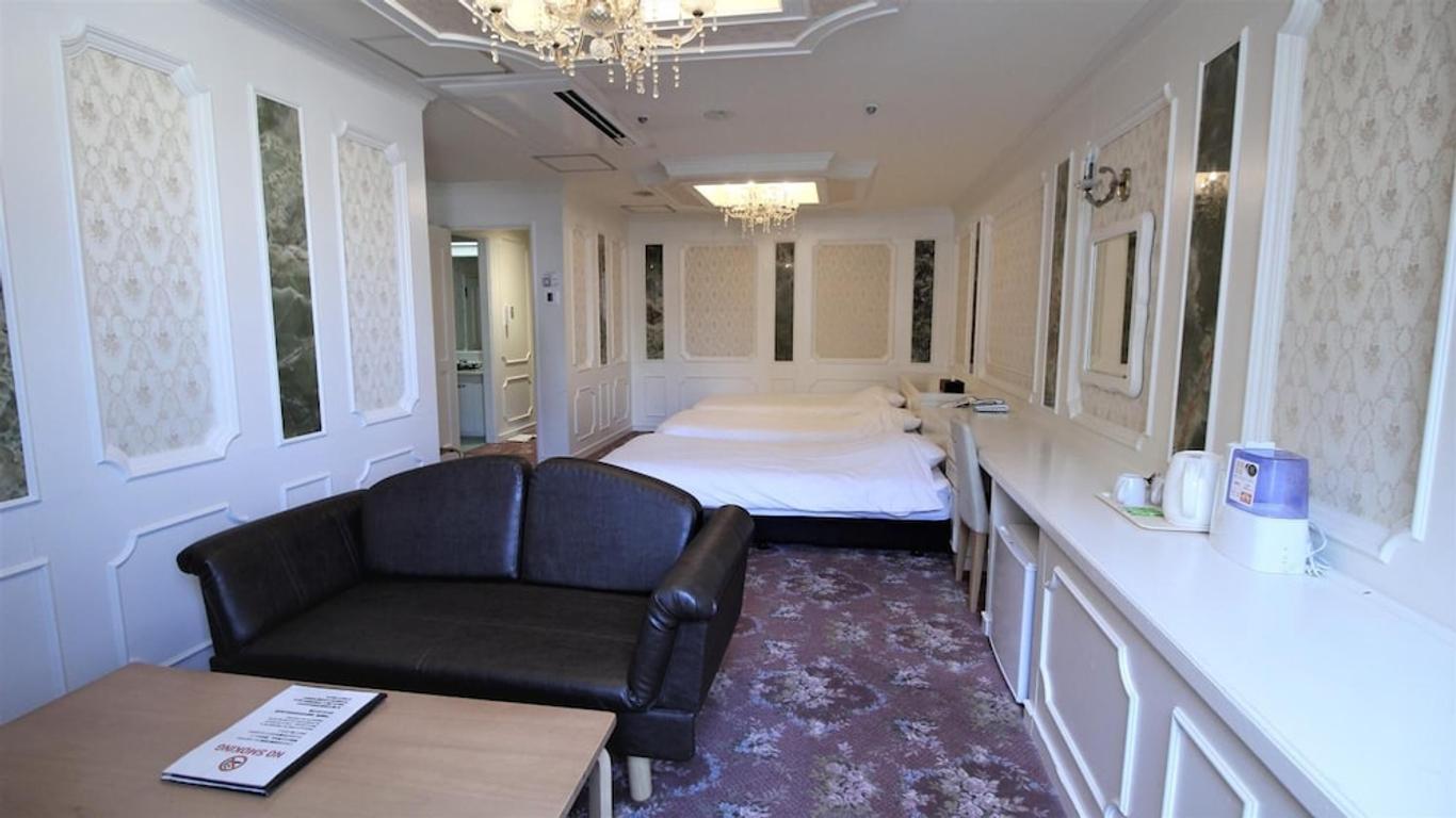 رويال هوتل شينوكوبو