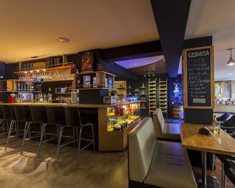 Aqua Granada Hotel - קאלי - בר