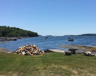 Cozy Detached Guest Cottage on Mill Pond - East Boothbay - Beach