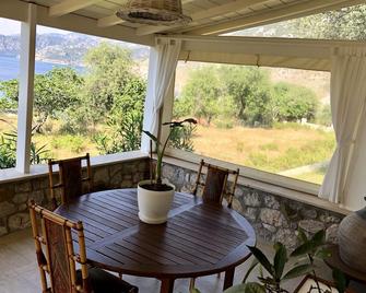 Casa Daphne stunning sea view, 200m to the beach and Selimiye Village center - Marmaris - Balkon