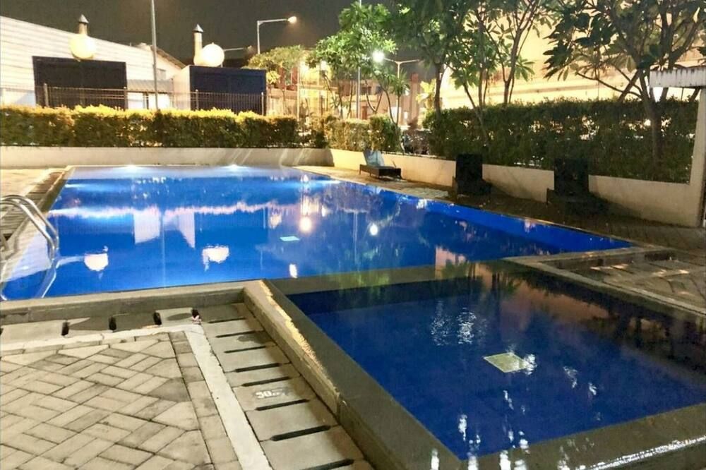 Pleasant Tifolia Studio Cozy Room In Kelapa Gading - ג'קרטה - בריכה