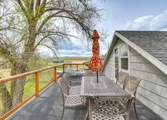 Pet-Friendly Home with Yard and Mountain Views! - Polson - Balkon